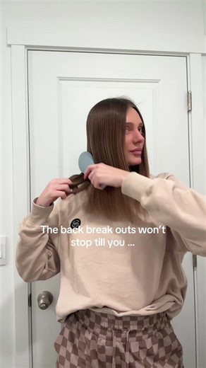 The back breakouts won’t stop till you… wash your back after washing your hair and shower immediately after sweating 💈🏋️🎀 ##acne##bacne##skincare##esthetician##skintok