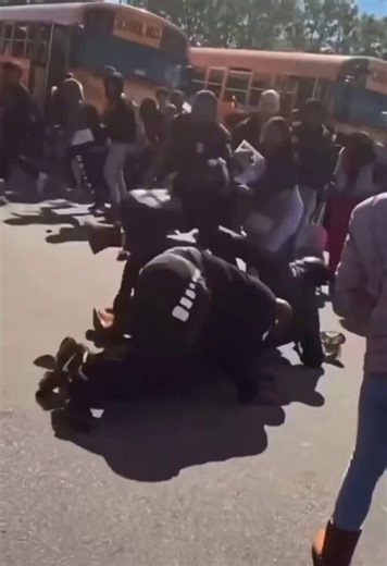 🚨#BREAKING: Charlotte NC police officer has been SUSPENDED WITHOUT PAY after a viral video showed him slamming a girl to the ground while trying to break up a large, violent fight at a high school bus lot.A review found he used, "excessive force against the student...."