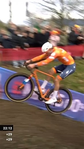 Air Van der Poel ✈️ Mathieu van der Poel is literally flying around the course in Hulst at the UCI Cyclo-cross World Championships! 👏 | TNT Sports