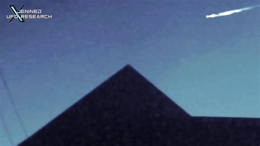 Alien survival pod ejection ?On January 5, 2015, Ken Roberts, a California resident posted what appears to be the ejection of a pod during the atmospheric reentry of a UFO in distress (at 00:20) It's obviously not a meteor because it's too slow.What do you think?