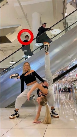 TWINS ACROBATICS😂🔥Rate the trick 1-10😈👯‍♀️