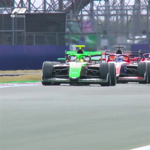 In a court of law, you better hope Yevan David is defending you! 😅🛡️An absolute masterclass in the art of defence from the Sri Lankan driver as he claims his maiden F3 podium 👊#F3 #BritishGP