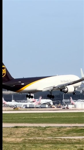 UPS Cargo Boeing 767 DFW Arrival