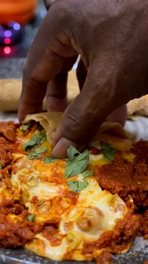 Bachelor பசங்களா! வெறும் Egg தக்காளி வெச்சு 5mins-ல Easya Recipe! #shorts
