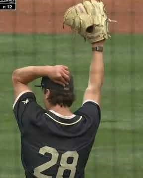 ADVINCULA! He's 4-for-4 and just cleared the bases!