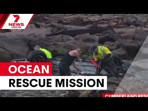 Black Hawk rescues 14 cars from Great Ocean Road | 7NEWS