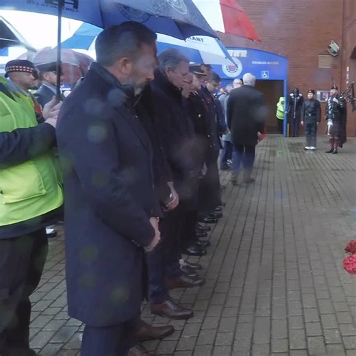 Club officials from Rangers and St Johnstone, along with representatives from the armed forces, lay wreaths to mark Remembrance Day. https://t.co/wJimbCDbnl