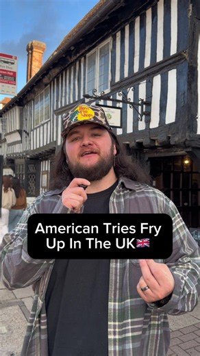 American tries fry up in the UK 🇬🇧 (📍The Lemon Tree) Are you a fried bread on your breakfast person? 🧐 #britishfood #uk #england