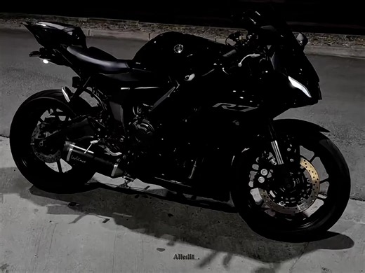 Yamaha R7: The Ultimate Superbike Experience