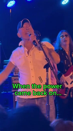 When the power came back on… this happened. ⸻ #BruceSpringsteen #LiveMusic #ConcertMoment #StonePony #JerseyShoreMusic @Bruce Springsteen