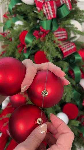 Christmas ornament Pro-Tip❤️ #christmastree #christmasdecor | christmas tree