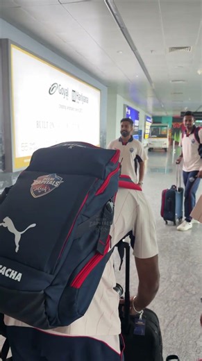 Airport fits & travel bits in today’s Dilli Daily ✈️🤩