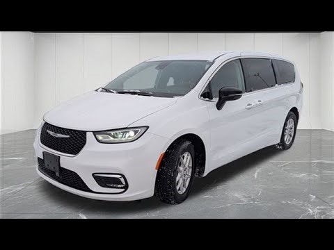 Used 2024 Chrysler Pacifica Lansing, MI #5L1013P