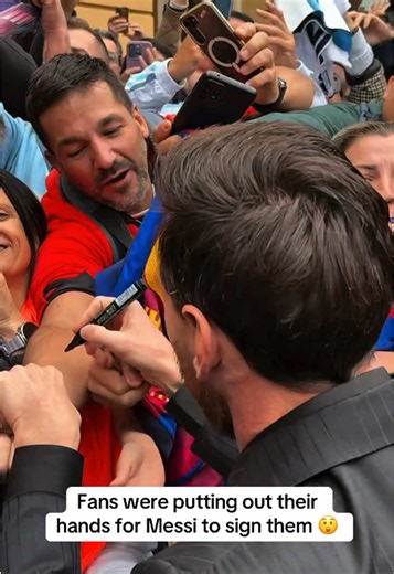 Fans in Spain just wanted the GOAT's signature 🐐 (via deportescopaea/IG) #leomessi #messi #futbol #soccer #espnsocial