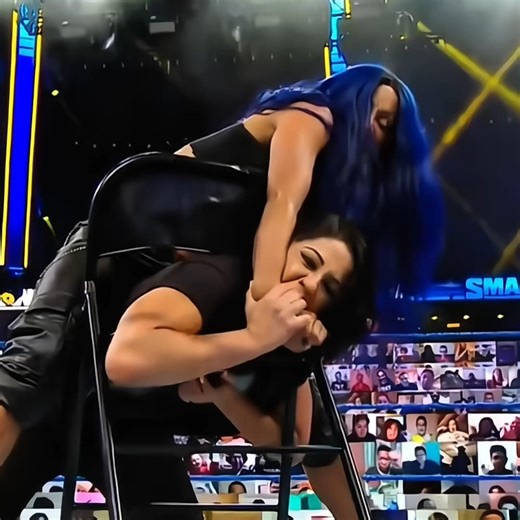 Sasha Bank Put Bayley Head In Steal Chair ☠️ { For Contract Signing } 😡 #wwe #bayley #sasha #enemy