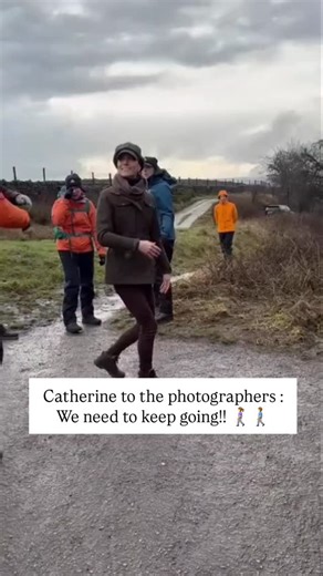 🔴‼️𝐍𝐄𝐖 𝐕𝐈𝐃𝐄𝐎: Catherine hurrying up to the photographers during her walk at the Peak District today: We need to keep going!! 🚶‍♂️🚶‍♀️ 📹 Kate Mansey on X #princesscatherine #katemiddleton #princessofwales #royals #royalnews | Kate Middleton Royal Style