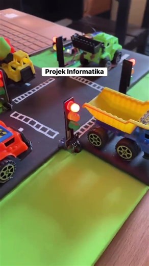 Smart Traffic Light Control System Using Arduino 🚦 | Mini Project #diyproject #innovation