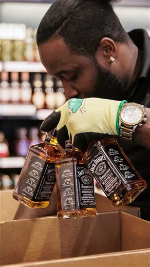 Feds tell provinces to be ready to put U.S. booze back on shelves: sources