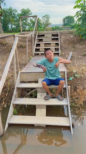 Bisa menirukan suara benda benda mirip sekali