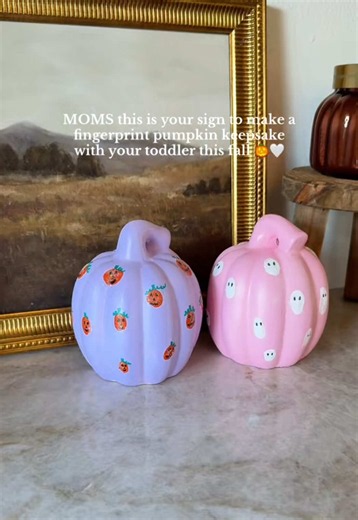I know it’s still August 🤪 but moms, this is your sign to make fingerprint pumpkin keepsakes with your baby or toddler this fall 🎃🤍 Such an easy DIY Halloween craft to make together, we’ve been making these since Vivi was a baby & it’s become a little fall family tradition! #halloweencrafts #toddlercrafts #babycrafts #fallcraftsforkids #keepsakecraft Halloween diy | fall toddler activity | fingerprint pumpkin | pumpkin crafts