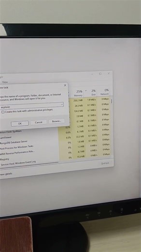 White Screen Problem in Windows 11 | PC or Laptop Stuck on White Screen | Solved 💻 #shorts