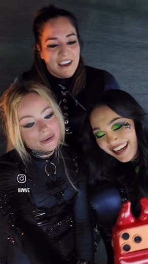 Liv Morgan calls Dom after her win ❤️ -E&C ##RoyalRumble | WWF Attitude Era Vs WWE PG Era