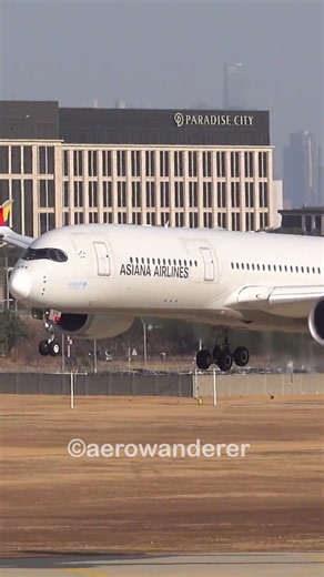 ASIANA AIRLINES A350-900 landing at Seoul Incheon Airport #shorts #aviation #a350 #seoul #landing