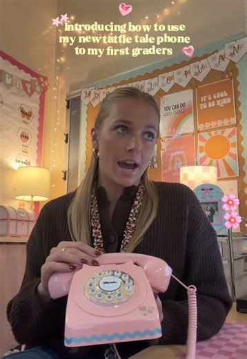 I LOVE implementing my new tattle tale phone into my first grade classroom. What a game changer!! ☎️😎 #firstgrade #teacher #teachersoftiktok #teachertok #elementaryschool