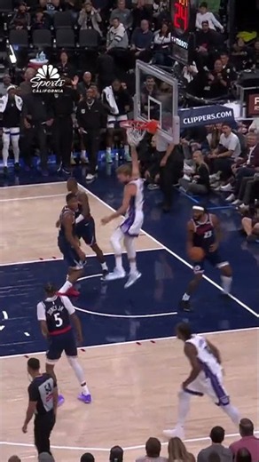 LaVine finds Domas for the dunk 🤝 | NBC Sports California