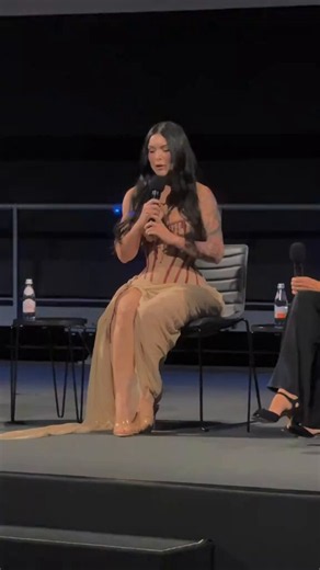 🚨 Megan Fox reportedly opens up on why she finally changed her mind and launched an OnlyFans-style platform: “I always said I would never open a platform like this, but things have changed. Ever since Machine Gun Kelly and I split, he stopped giving me the usual $80K weekly https://t.co/nJnb5Lkpl1