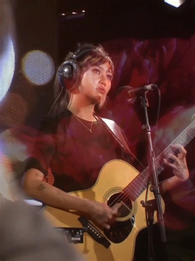 Beabadoobee's Insanely Beautiful 'Chasing Cars' Cover