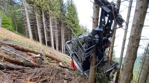 Cable car snaps and crashes at 60 mph killing nearly everyone