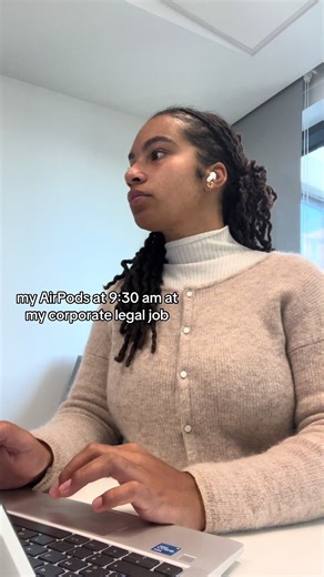 Musique au Bureau : Les AirPods de Louise