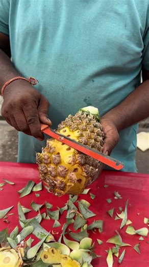 Super fast pineapple cutting skills by hardworking Karnal man | Indian Factory Club