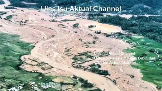 Deskripsi Di saat pemerintah pusat menegaskan sikap menolak bantuan asing, Pemerintah Provinsi Aceh justru mengambil langkah tak biasa dengan meminta dukungan dua badan PBB: UNDP dan UNICEF. Langkah ini memunculkan pertanyaan serius di ruang publik: apa yang sebenarnya terjadi di balik penanganan bencana di Aceh? Video ini mengulas secara kritis perbedaan cara pandang antara pusat dan daerah dalam menghadapi krisis kemanusiaan. Dari tekanan nyata di lapangan, keterbatasan kapasitas daerah, hingg