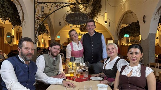 Beliebte Kochshow filmt Folge in München: So war der Dreh im Donisl