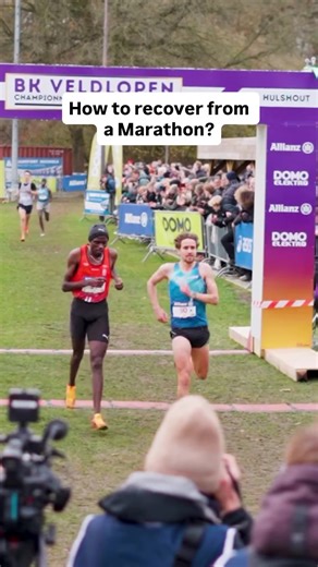 Getting back into running after a marathon? How I recommend doing it as a coach ⬇️ ⚠️ The weeks after a marathon are when many injuries happen! You might feel recovered, but your muscles, tendons, and energy systems are still rebuilding. Here are a few rules I give to athletes I coach when they’re returning to running post-marathon: 📈 INCREASE VOLUME AND INTENSITY GRADUALLY After 42km, it can take more than a month to get back to usual mileage. I suggest keeping it simple: 1️⃣Week 1: Full rest 