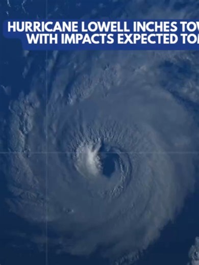 HURRICANE HQ 🌀: Hurricane Lowell is putting on quite a show as it churns toward Hawaii, with impacts expected as early as tomorrow. Stay with FOX Weather for the latest as this massive storm passes by the western islands. #hurricane #Hawaii #Lowell #foxweather
