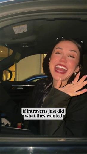 Loves people from afar | gia and her mom