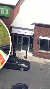 Witness describes what happened during Boston bank robbery