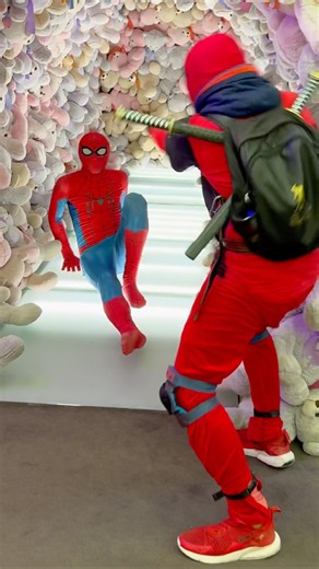 Deadpool scared Spider-Man 😂 #spiderman