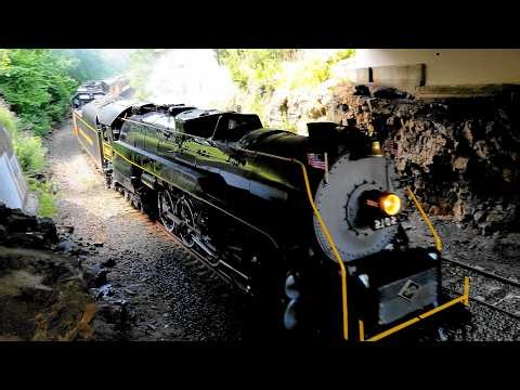🚂 The Mighty Reading #2102 Pulls some Heavyweight EMD's