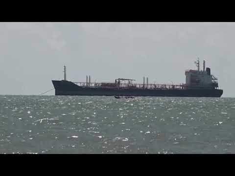 Houthis tighten grip on vital shipping route