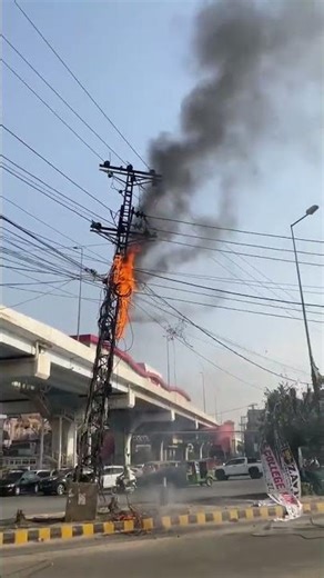 Power Pole Explodes! Unbelievable Street Scene Caught on Camera