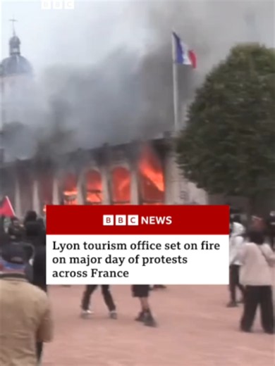 A tourism office has been set on fire in Lyon as France grapples with a day of major protests over falling education standards and the cost of living. #Lyon #France #Protests #BreakingNews #BBCNews
