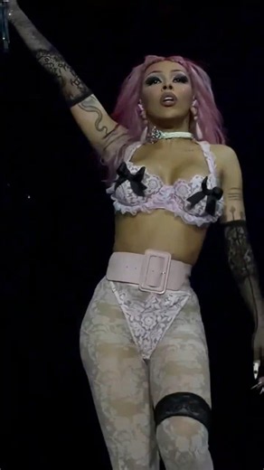 Doja Cat “Boss B*ch” live in Portland, Oct, 17