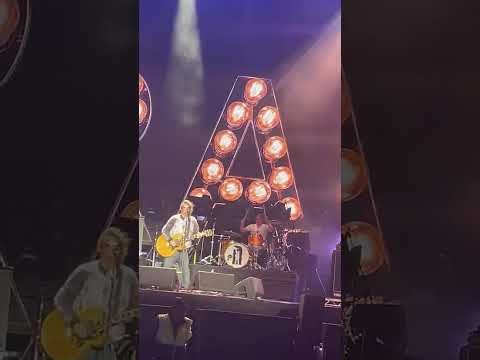 Richard ashcroft live at victorious sonet whole song and crowd at end