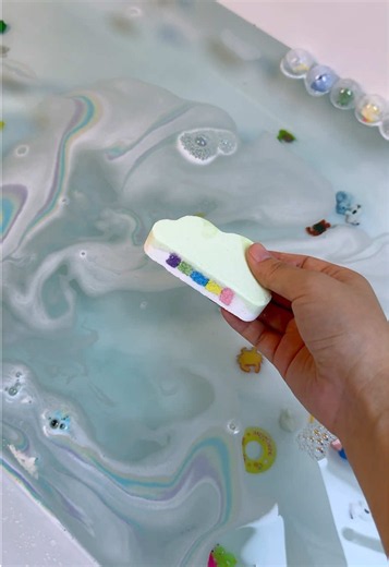 the most mesmerizing bath bombs we've ever used🌈 #DealsforYouDays #bathbombs#SummerWins #SummerVibes #bathtimeroutine