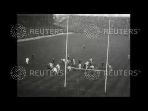 1932 UK / SPORTS / RUGBY UNION: South African Springboks beat England 7-0 at Twickenham