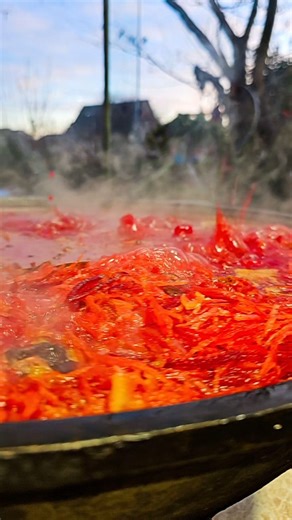 Одесский Липован on Instagram: "Танец борща 😮🥰 #одесскийлипован #еда #одесса #trending food"